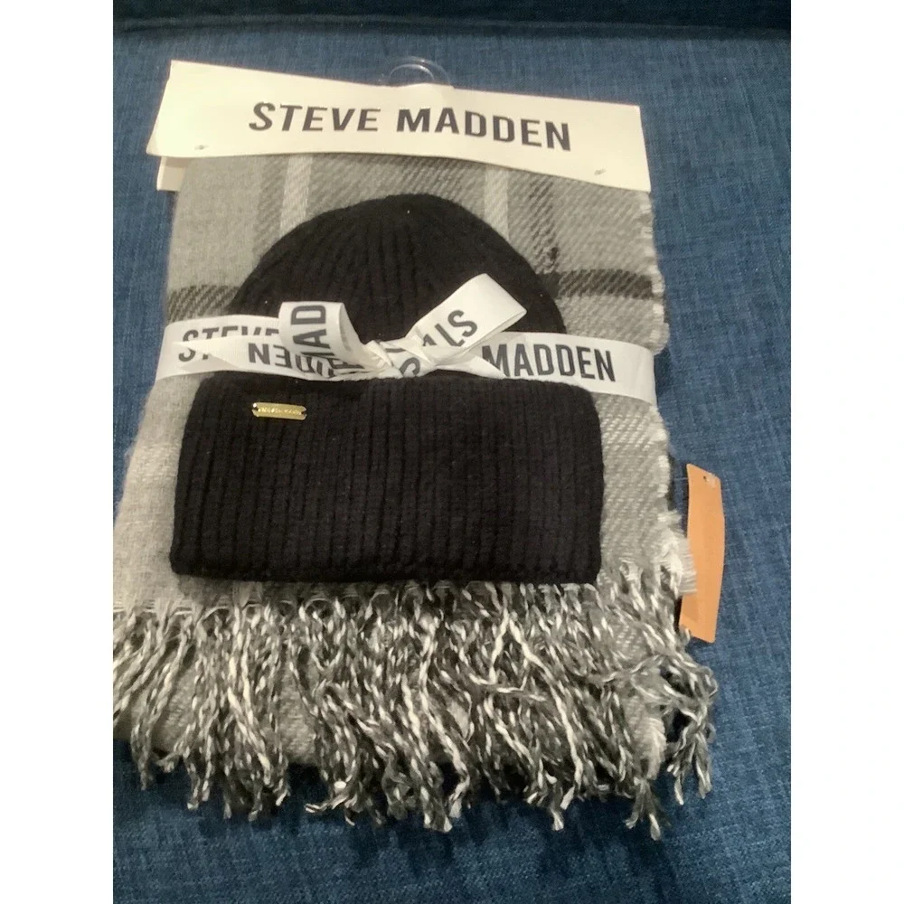 NWT Women's Steve Madden Black Beanie Hat & Gray  Plaid scarf set
